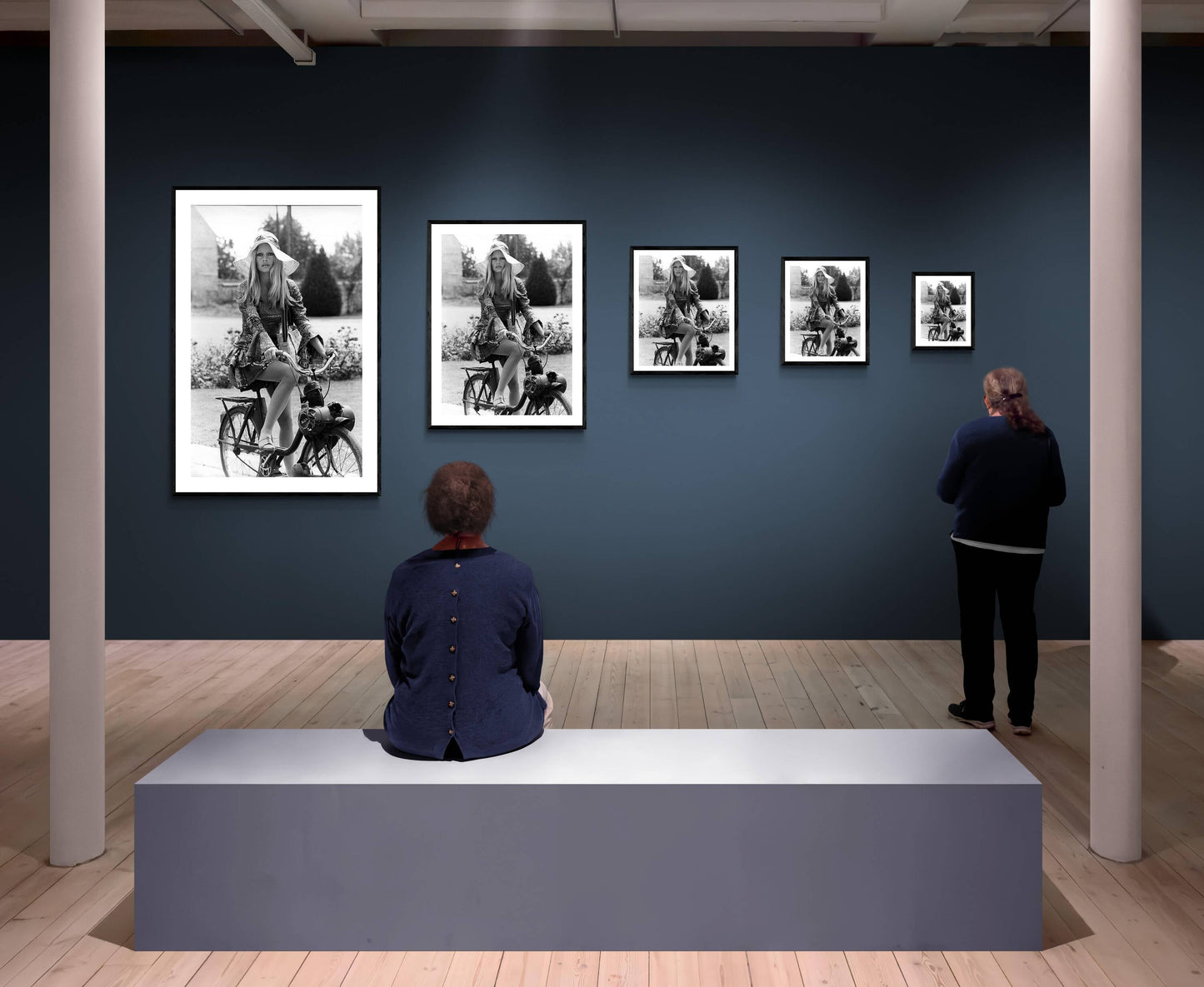 Brigitte Bardot beim Fahrradfahren