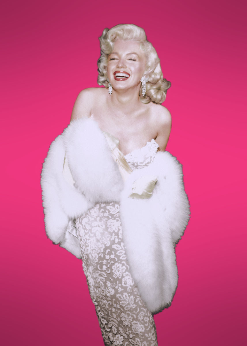 Marilyn Monroe lächelt im Pelz