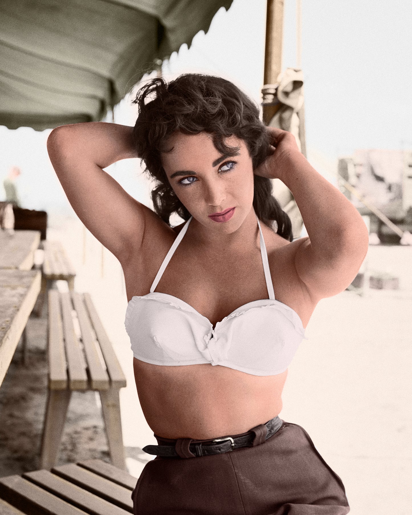 Elizabeth Taylor dans le rôle de Leslie Benedict