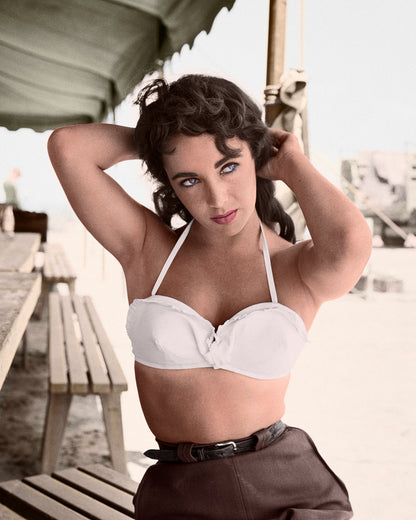 Elizabeth Taylor dans le rôle de Leslie Benedict