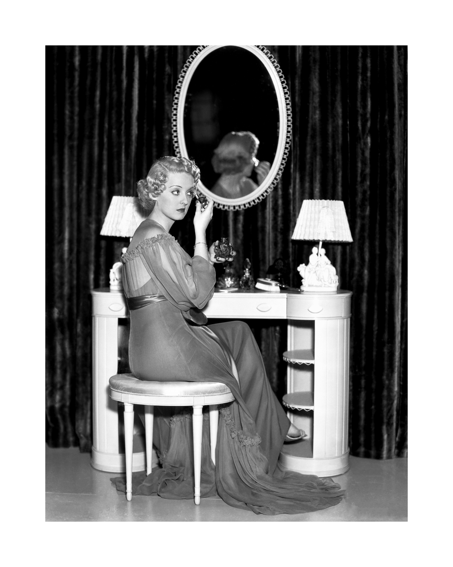 Johnny Cash joue de l'harmonica