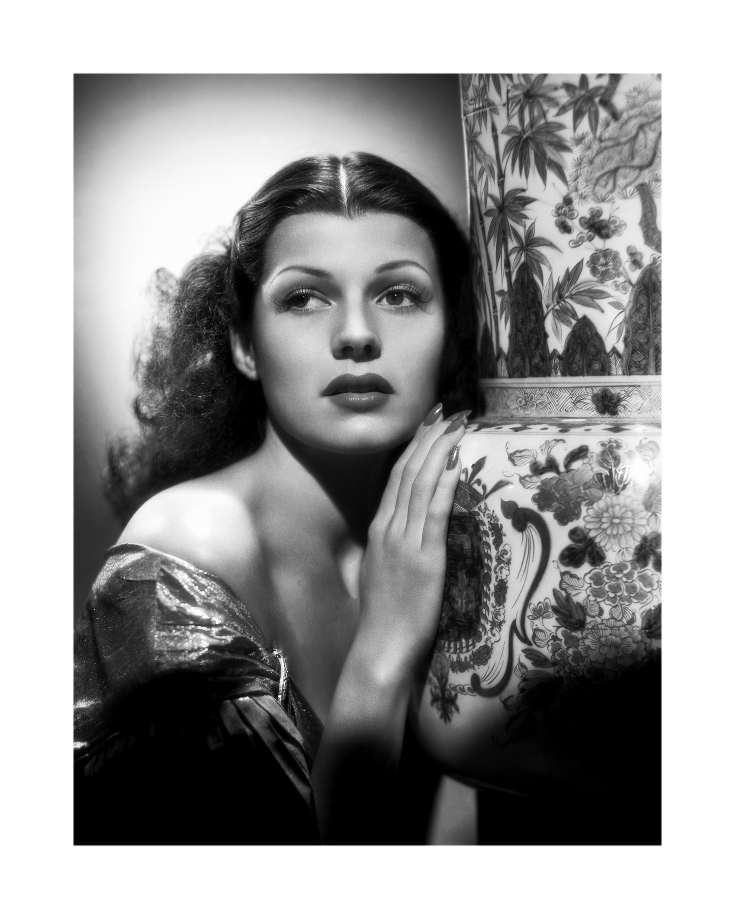 Rita Hayworth: Classic Glamour