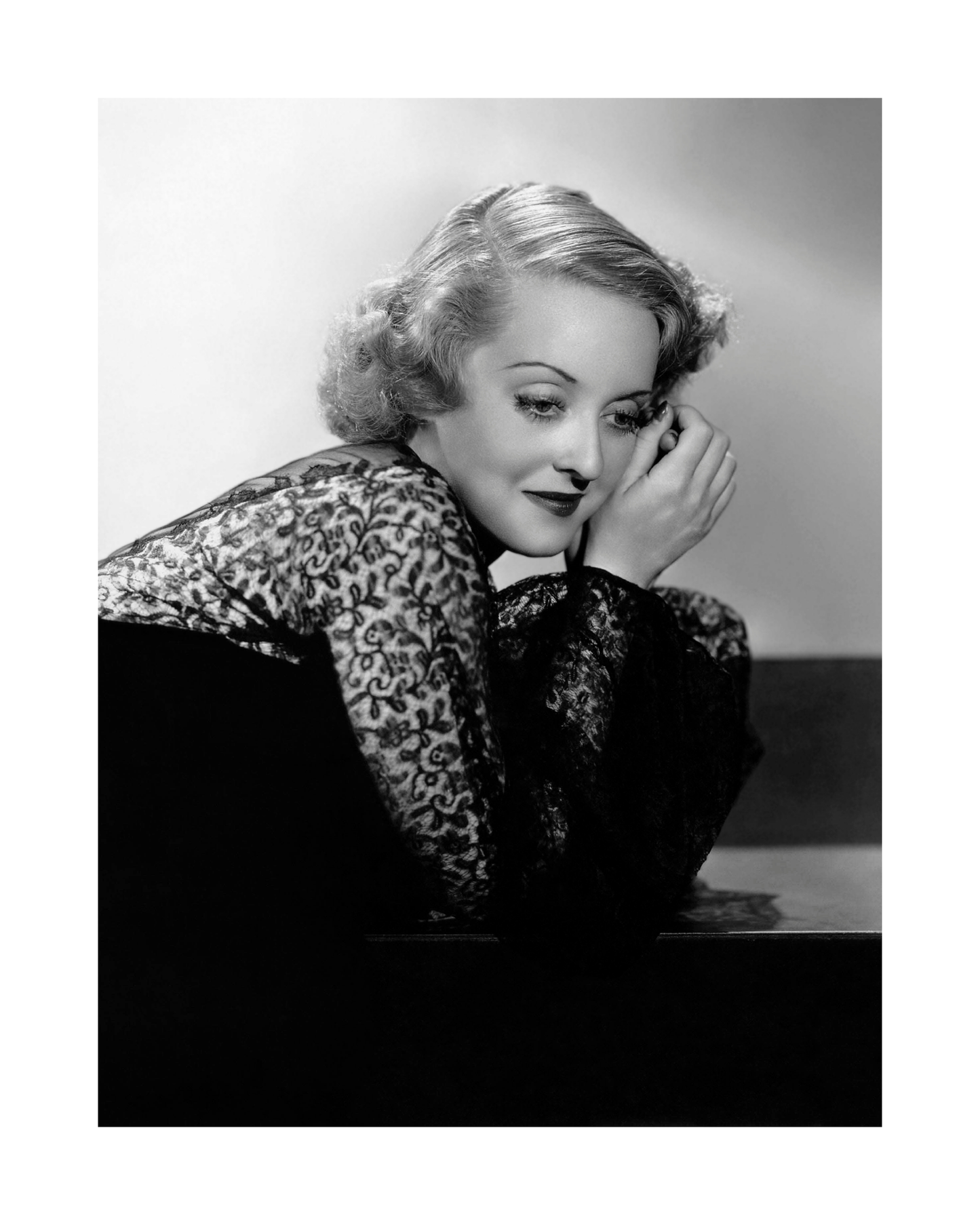 Bette Davis: Glamour Looking Down