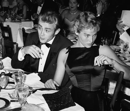 James Dean et Ursula Andress au dîner des Oscars