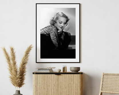 Bette Davis: Glamour Looking Down