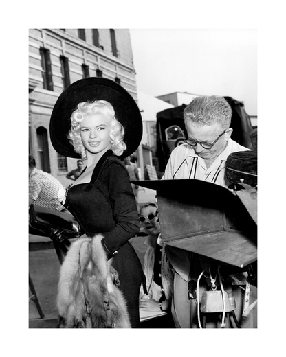 Johnny Cash joue de l'harmonica