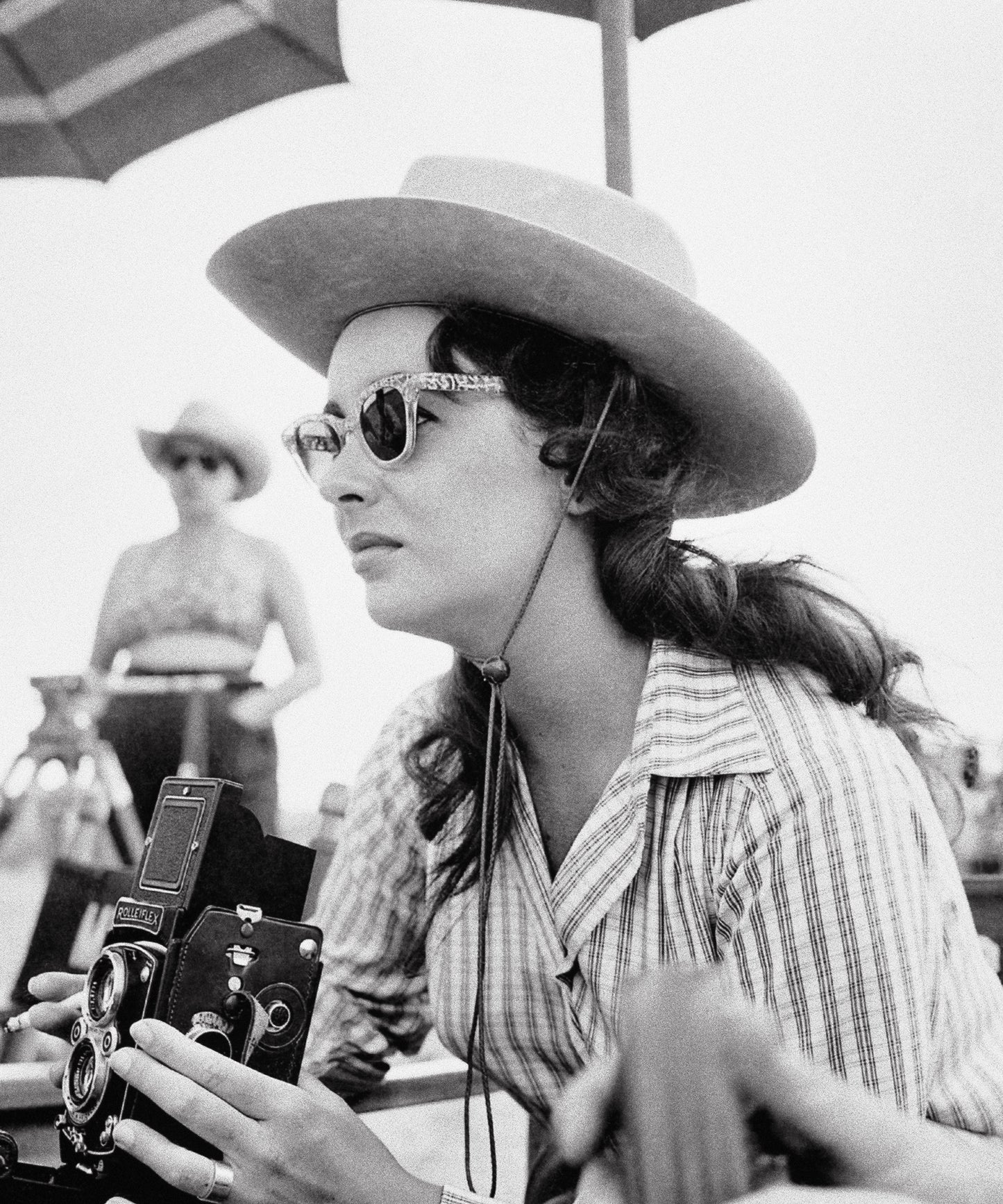 Elizabeth Taylor avec un appareil photo vintage