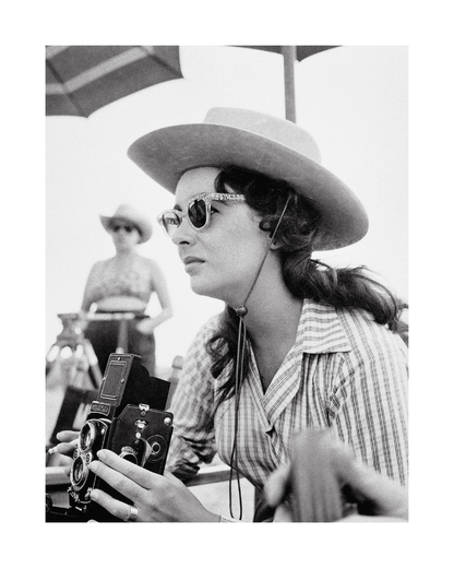 Elizabeth Taylor avec un appareil photo vintage