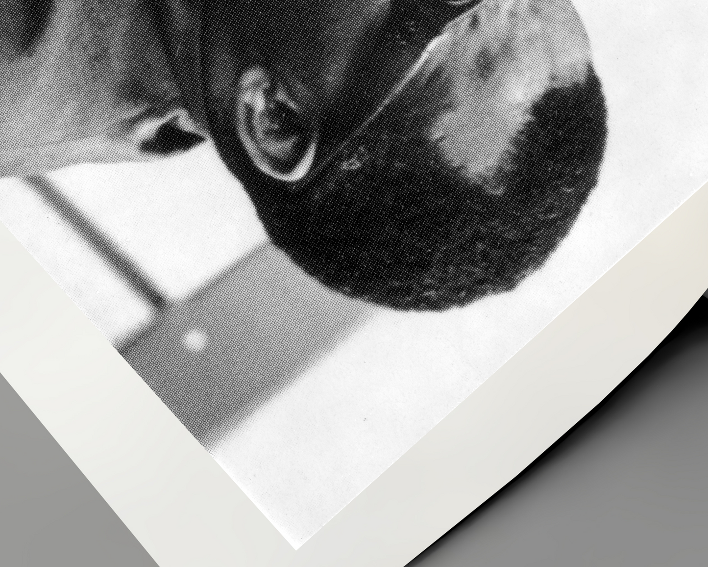 Johnny Cash joue de l'harmonica