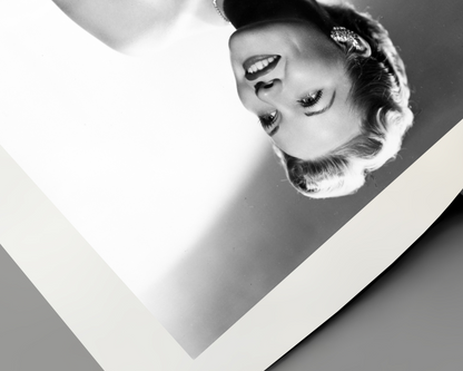 Johnny Cash joue de l'harmonica