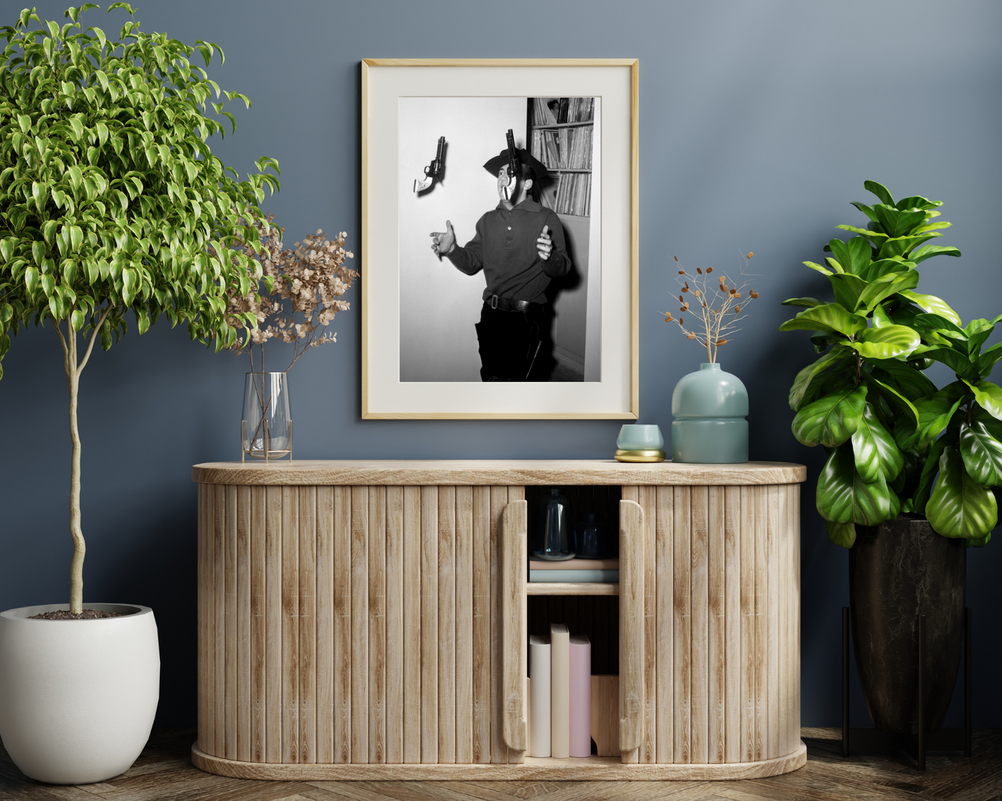 Johnny Cash joue de l'harmonica