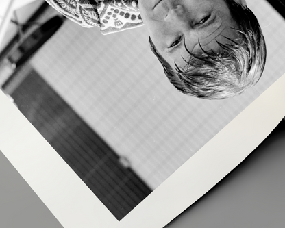 Johnny Cash spielt Mundharmonika