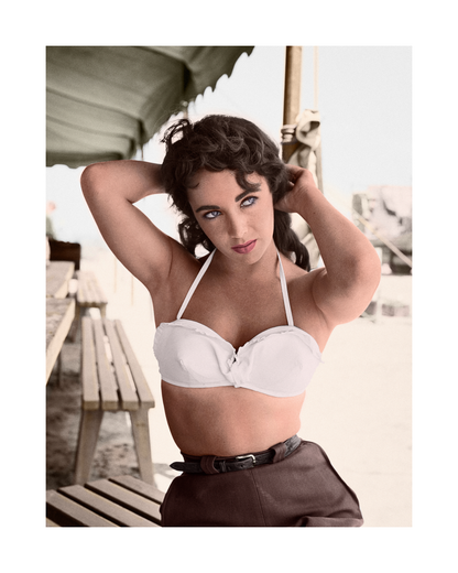 Elizabeth Taylor dans le rôle de Leslie Benedict