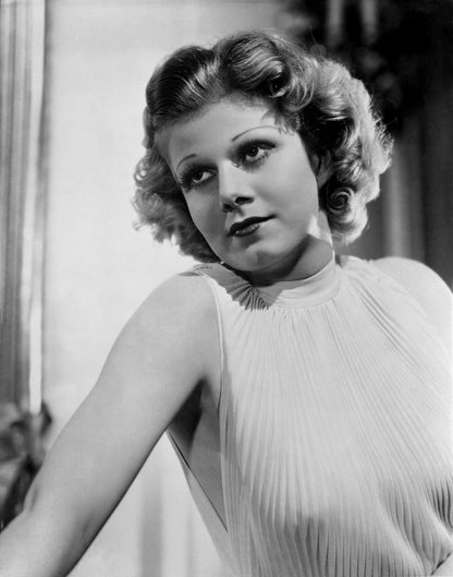 Jean Harlow: Elegant Glamour