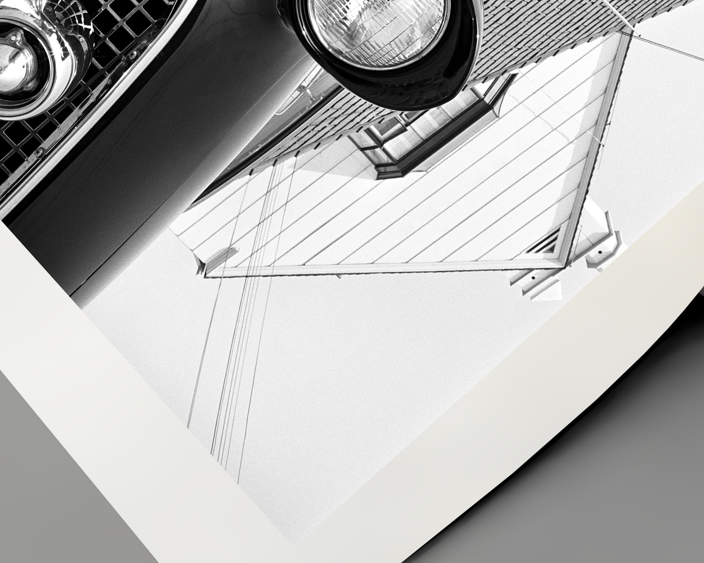 Frank Sinatra lehnt sich an Thunderbird an