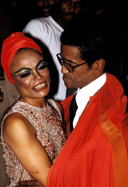 Johnny Cash spielt Mundharmonika