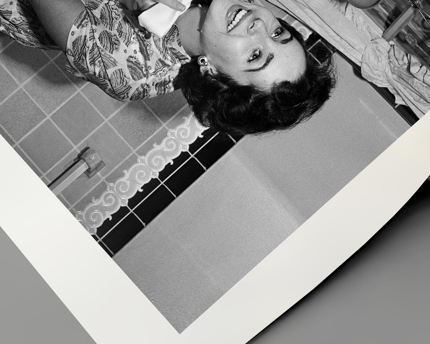 Elizabeth Taylor wäscht ihr Gesicht