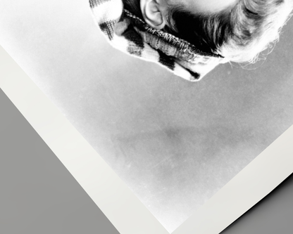 Johnny Cash joue de l'harmonica