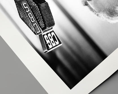 Johnny Cash joue de l'harmonica