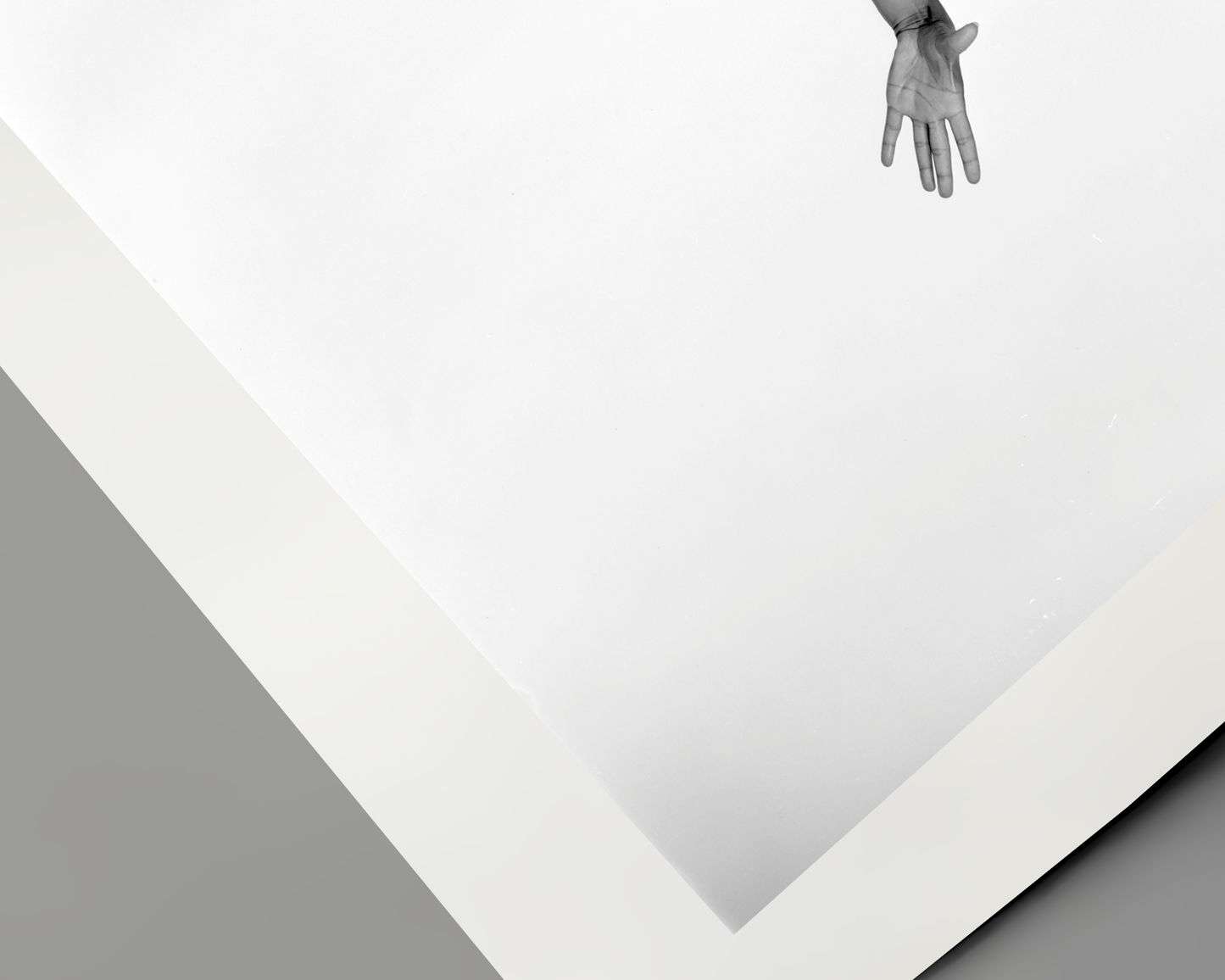 Johnny Cash joue de l'harmonica