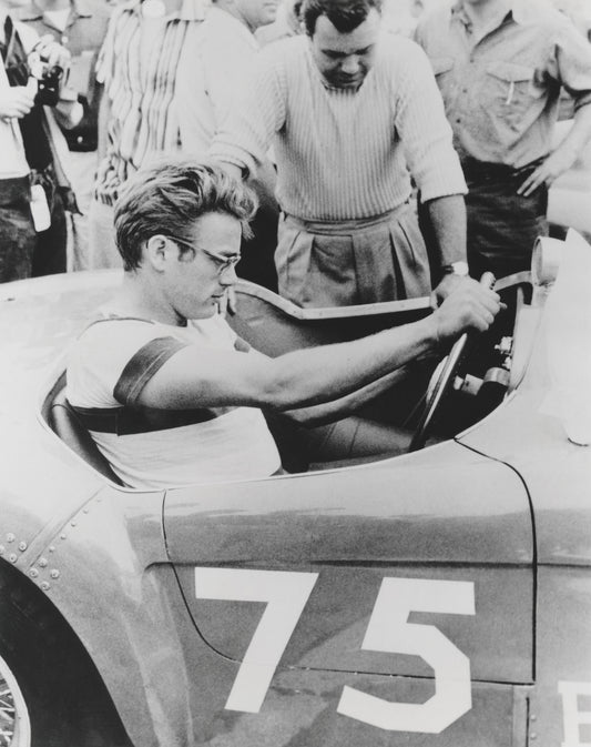 James Dean au volant de sa Porsche Racer