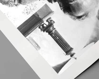 Johnny Cash joue de l'harmonica