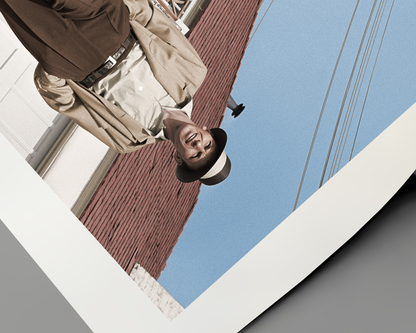 Frank Sinatra debout avec Thunderbird