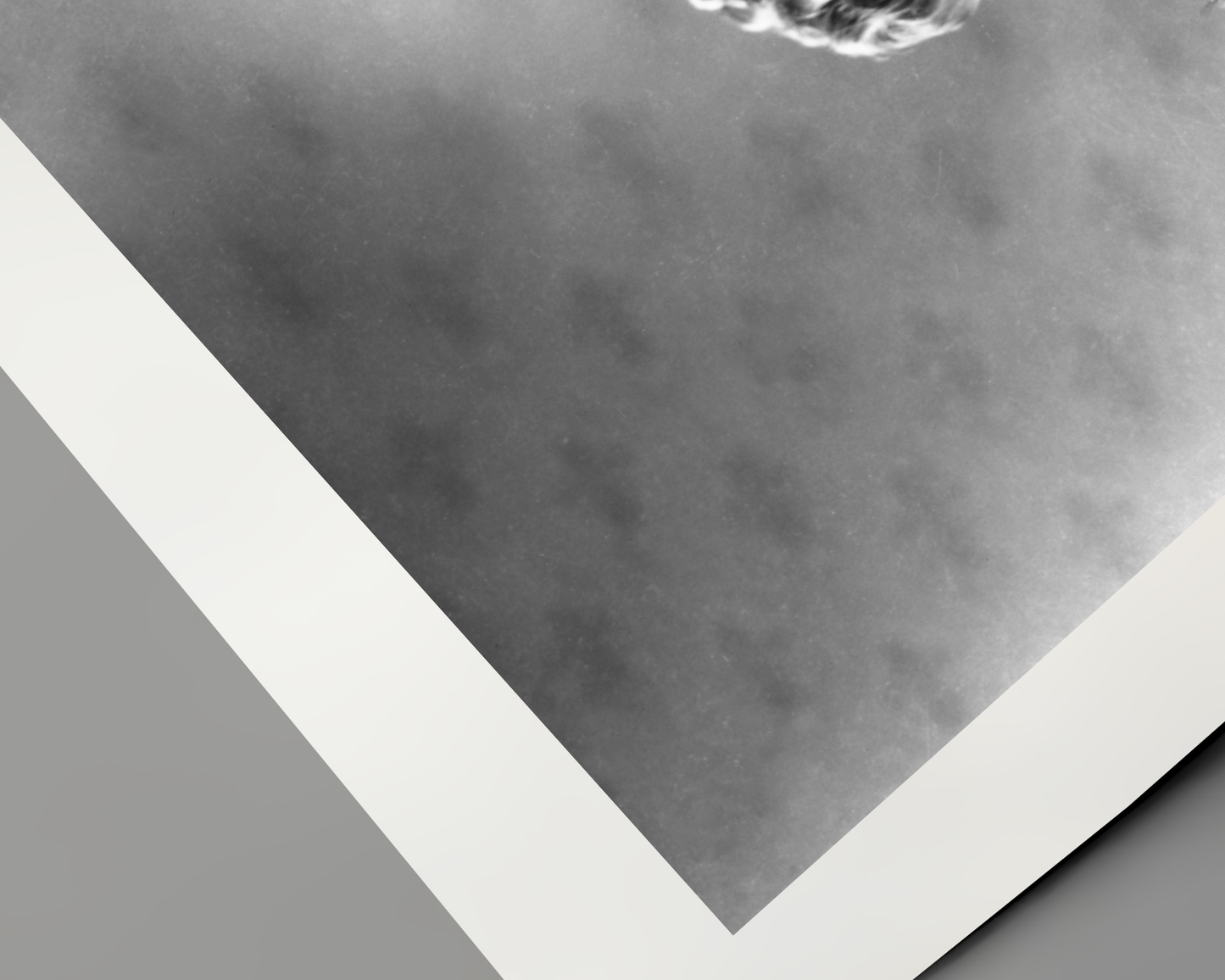 Johnny Cash joue de l'harmonica