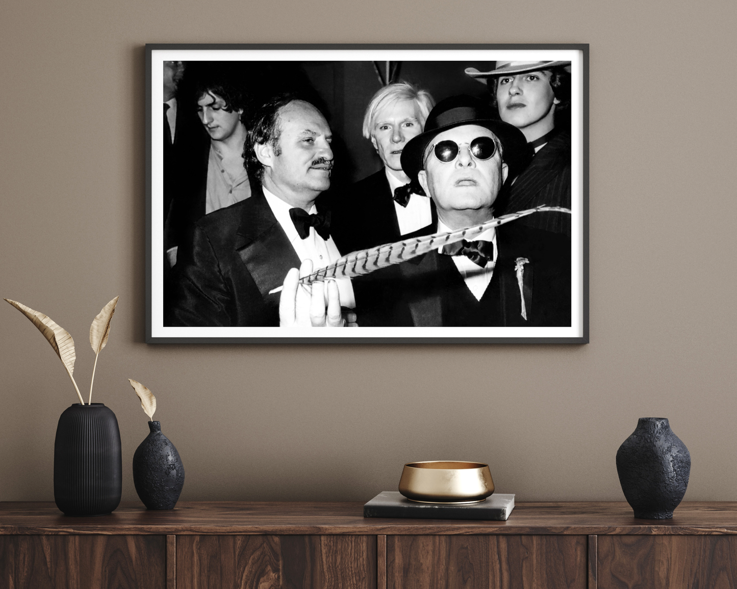 Johnny Cash joue de l'harmonica