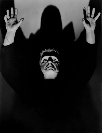 Johnny Cash joue de l'harmonica