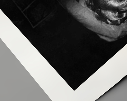 Johnny Cash joue de l'harmonica