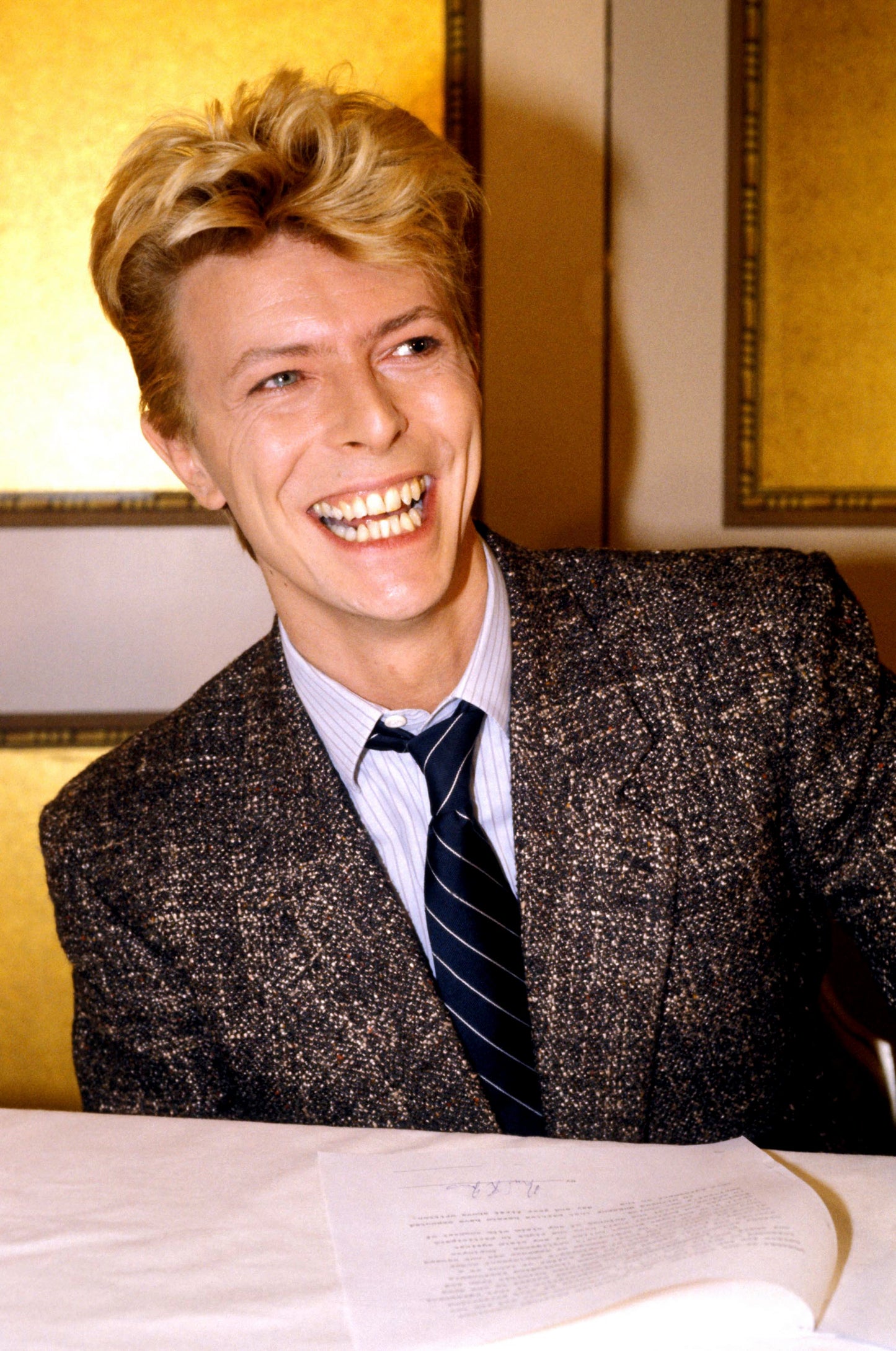 Johnny Cash spielt Mundharmonika