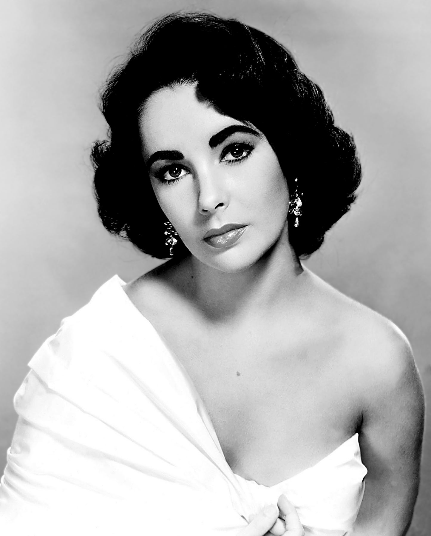 Elizabeth Taylor: Elegance in White