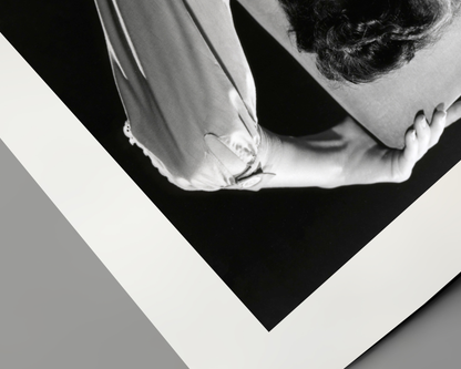 Johnny Cash joue de l'harmonica