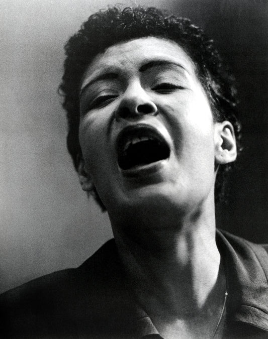 Johnny Cash joue de l'harmonica