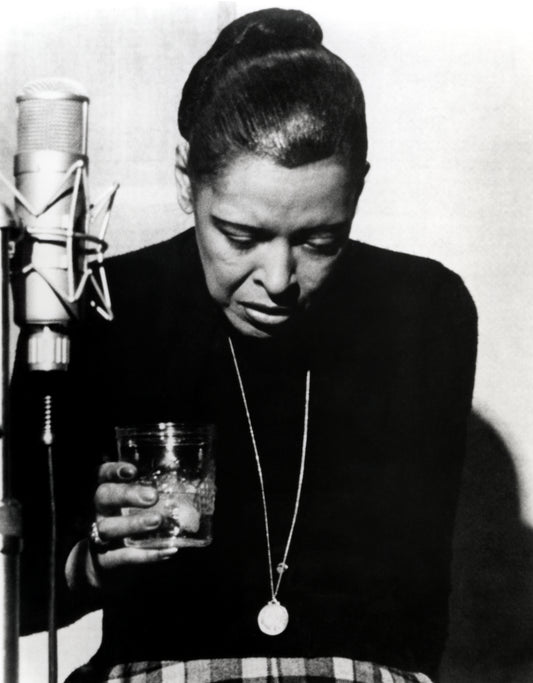 Johnny Cash joue de l'harmonica