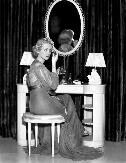 Johnny Cash joue de l'harmonica