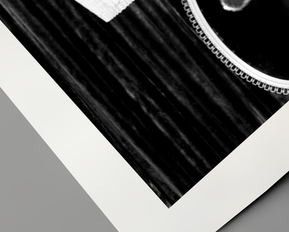 Johnny Cash joue de l'harmonica