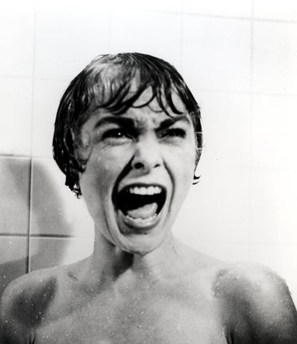 Johnny Cash joue de l'harmonica