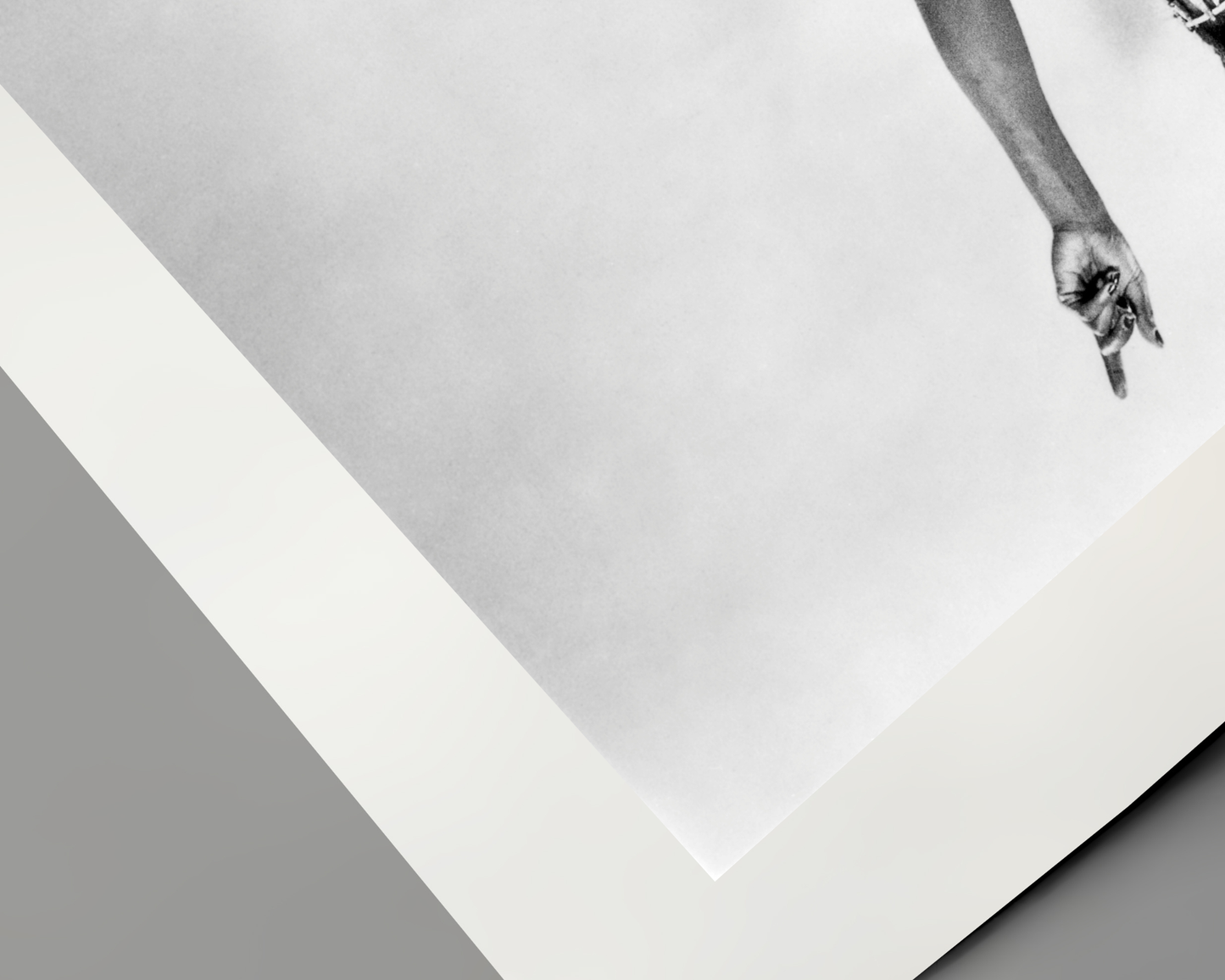 Johnny Cash joue de l'harmonica