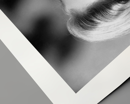 Johnny Cash joue de l'harmonica