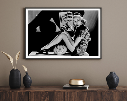 Johnny Cash joue de l'harmonica