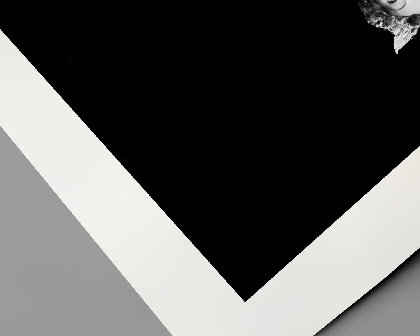 Johnny Cash joue de l'harmonica