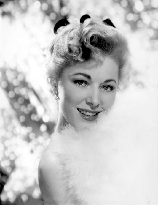 Eleanor Parker Posed in Fur