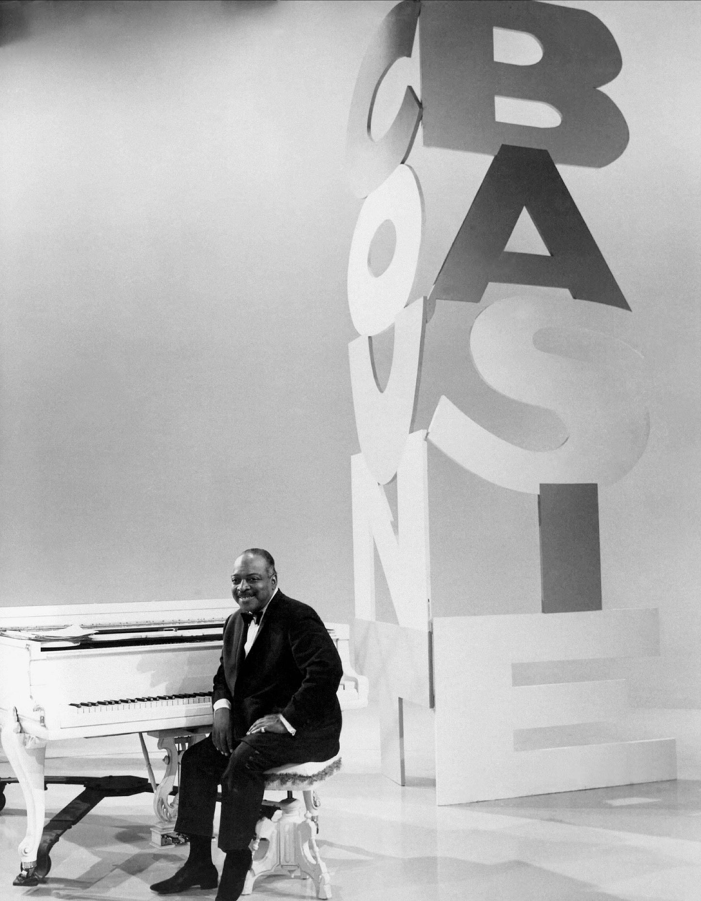 Johnny Cash joue de l'harmonica