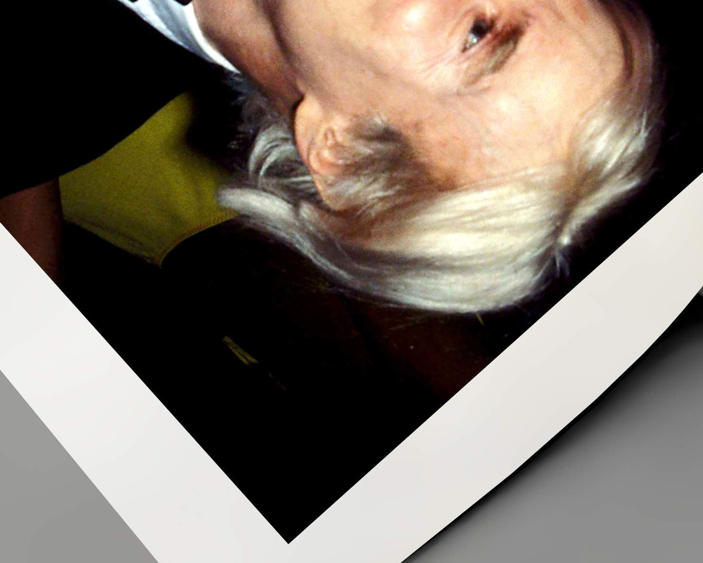 Johnny Cash spielt Mundharmonika