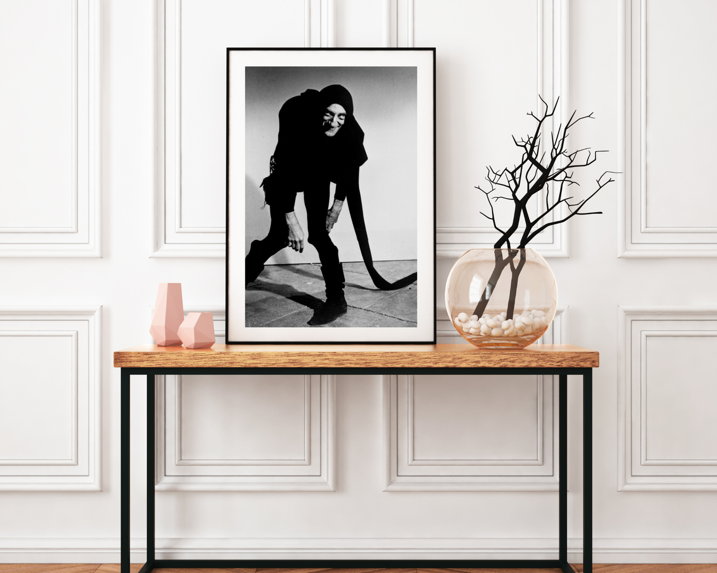 Johnny Cash joue de l'harmonica