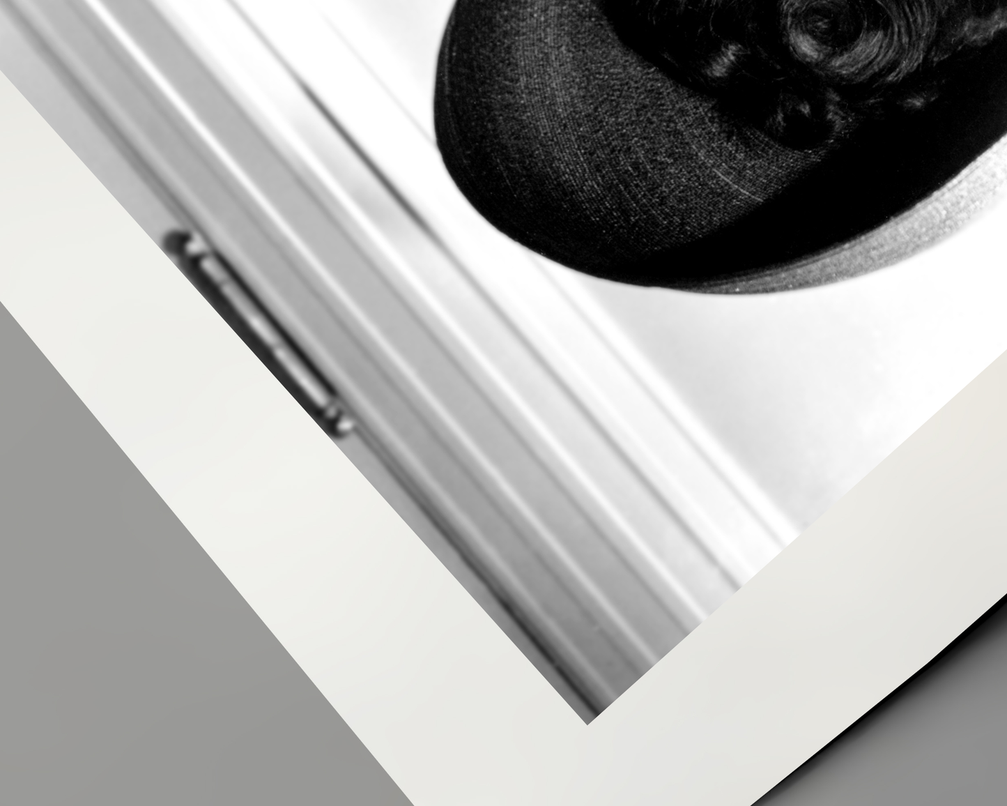 Johnny Cash joue de l'harmonica