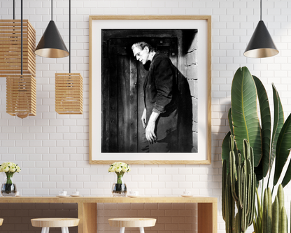 Johnny Cash joue de l'harmonica