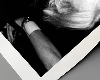 Johnny Cash spielt Mundharmonika